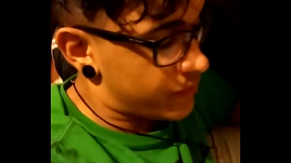 Novinha louquinha de askov em Uberlândia mostra...