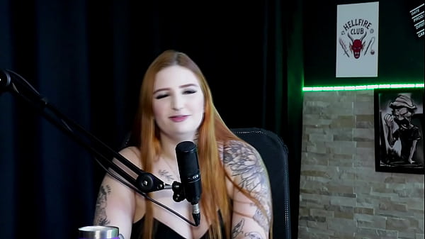 She liked taking sensual photos and videos, told her family, had a threesome, and about the prejudices and the small dick... - Ingridi Victoria (SHEER/RED)