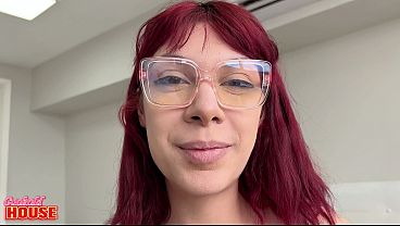 Essa casada safada tem apenas 18 aninhos e, o marido, &eacute; corno assumido