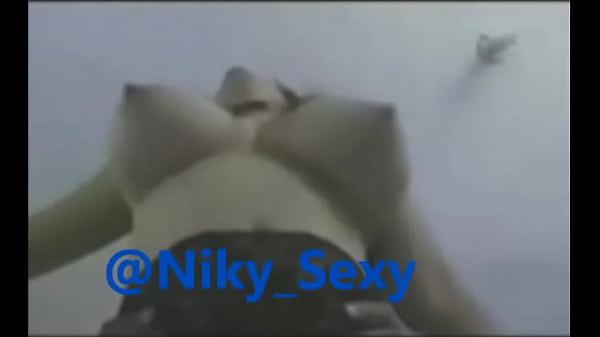 thumb boobs