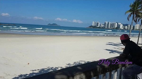 I found Justin Bieber hiding on the beach in Guaruja!!! (complete on the red)