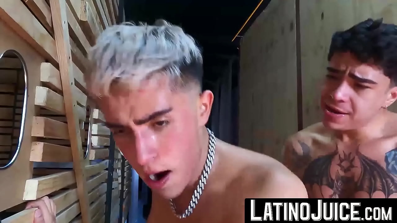 LatinoJuice.com - Cain Gomez & Angel Crush & Axel Yerel & Enrique Mudu - La linda joven Angel Crush follada duro por el latino tatuado Cain Gomez
                    blowjob tattoo gay stud bareback gay amateur gay porn gay latino latino gay straight turned gay latino twink straight latino angel crush cain gomez latinojuice muchos negros