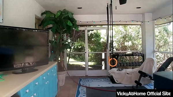 Cougar Vicky Vette Vibes Her Pussy With A Hitachi In The Jacuzzi!