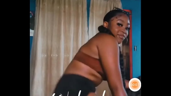 Caye gyal bouncing ass