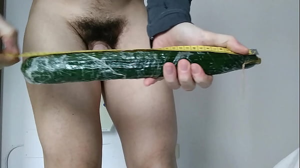 Download Video - Insert a cucumber of 37 centimeters into my ass as much as possible