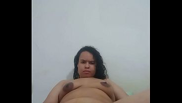 O JEITO COMO ELA ACABA COM SUA POBRE BUCETINHA É GOSTOSO DEMAIS NINFETINHA DEPRAVADA ENFIA SEU NOVO BRINQUEDO ATÉ O TALO E GOZA GOSTOSO GEMENDO MUITO COMO UMA CADELA NO CIO