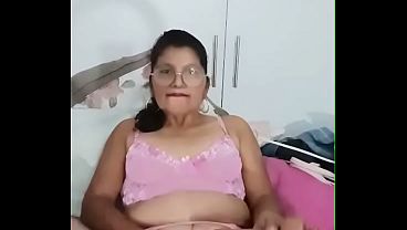 En lenceria rosa, me masturbo rico