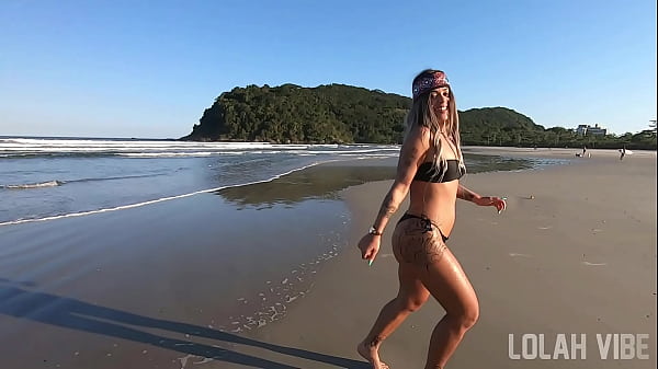 BITCHING ON THE BEACH! I WAS CAUGHT PLAYING A SIRIRICA RIGHT AT THE TIME I WAS GOING TO CUM!