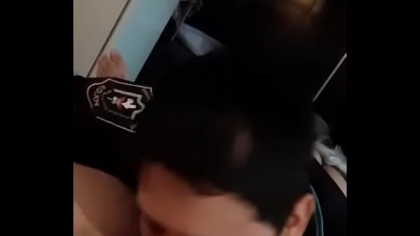 Me visto de policía para coger con otro policia