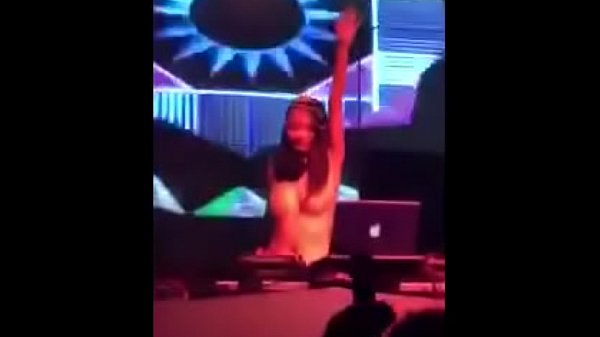 Download Video - 风骚小妞 激情诱惑 KTV包房里做爱 KTV包房里口交