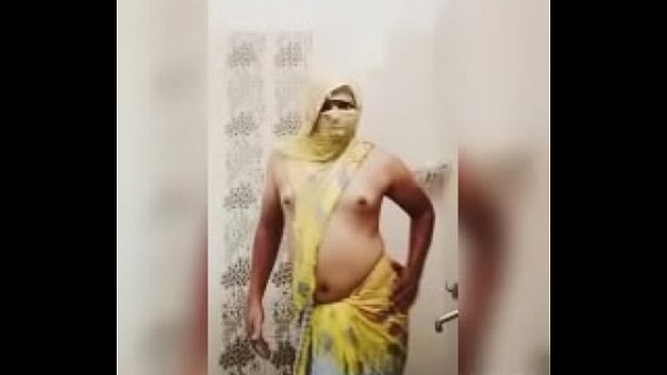 Sonu show navel in saree