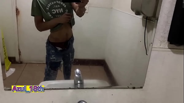 Download Video - They publish a new porn video of a twink undressing in the city's public bathroom