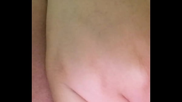 A mi amiga le encanta meterse los dedos