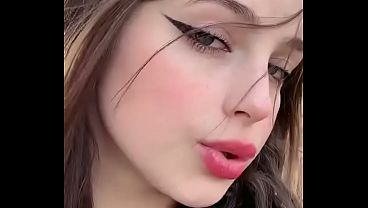 A young Paraguayan woman who steals glances with her beautiful face.