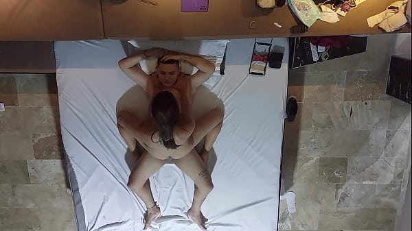 Mi novio me lleva de aniversario a un motel y m...