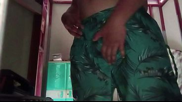 オナニー中の少年が中出しされる