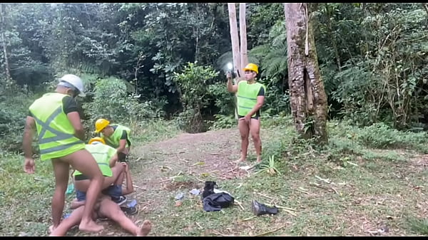 Obra parada, cu arrombado! Oper&aacute;rios meteram pe...