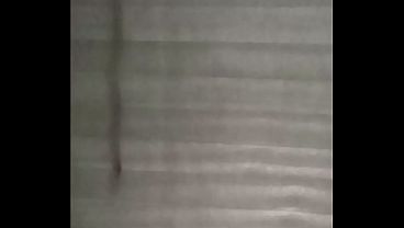 私は裸で、どの月にソーシャルメディアに一番頻繁に登場するか、そしてなぜ無料で登場するのかを考えています。また、セラピーのためにアダルトビデオを見るのをやめる練習もしています。
