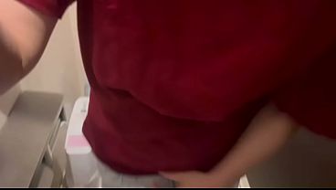 [A day in the life of a female college student] After class, I went to a hamburger restaurant and masturbated in the restaurant's toilet to feel refreshed before my afternoon class.