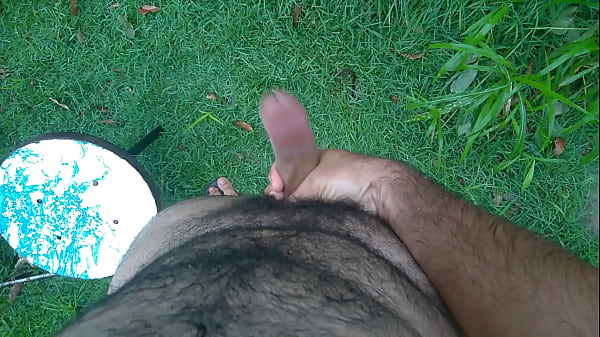 Download Video - Pau pentelhudo  tomando um ar livre