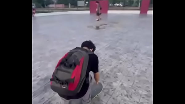 Chico pendejo se cae en skate
