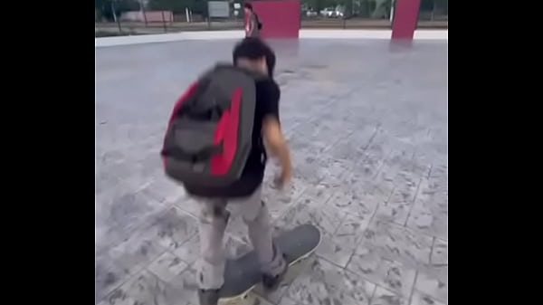 Chico pendejo se cae en skate