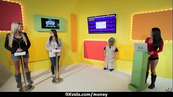 Slutty amateur babe is paid cash from some crazy public sex 3