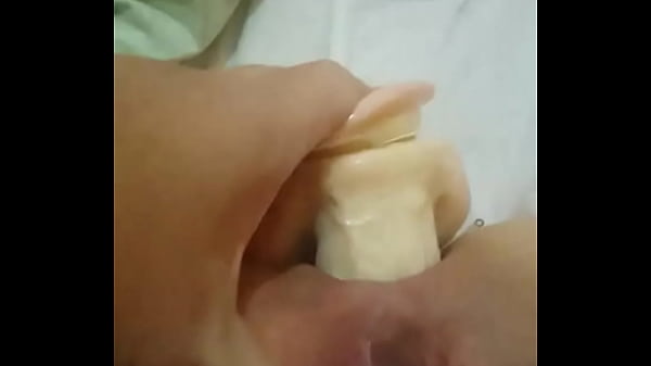 Masturbação Feminina Anal com consolo