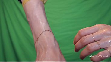Rebecca Diamante's big hands veins
