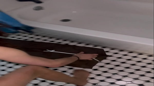 Princess Donna gets pissed on