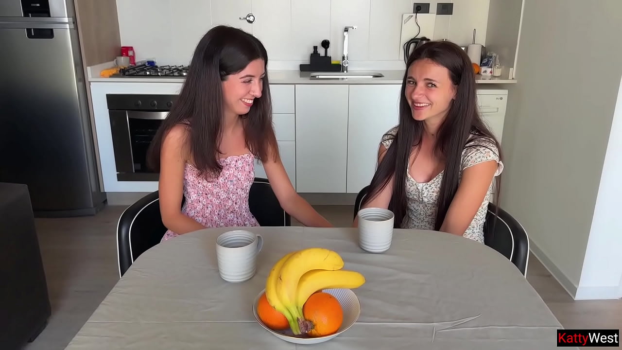 Hot Threesome Two Girls One Guy – Pussy Licking Cum Kissing Creampie