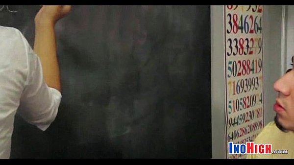 Douce Chatte D'écolière 11 24 81