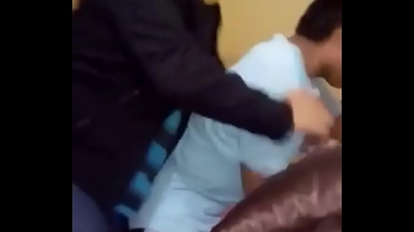 Homosexuales se meten la nutria en pleno trabajo grupal alv