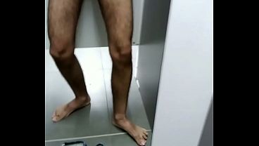 Masturbándose en el probador
                   Masturbándose en el probador muchos negros