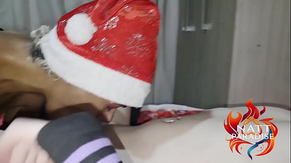 Download Video - COMO O CUZINHO DELE&comma; MAM&Atilde;E NOEL MILF COM UM NOVINHO GOSOZINHO&comma;&period;