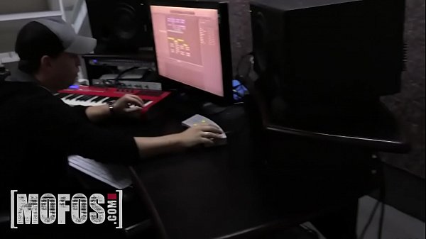 Latina Sex Tapes - (Selena Santana) - SAmateur Singer Banged In Studio - MOFOS