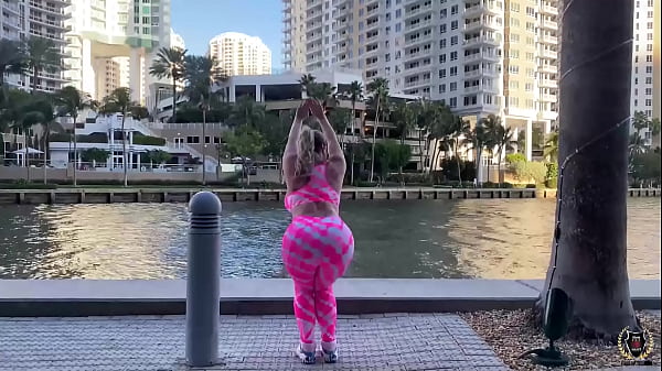 Rome Major Drills Hot Ass Hollywood's Pussy After Working Out!