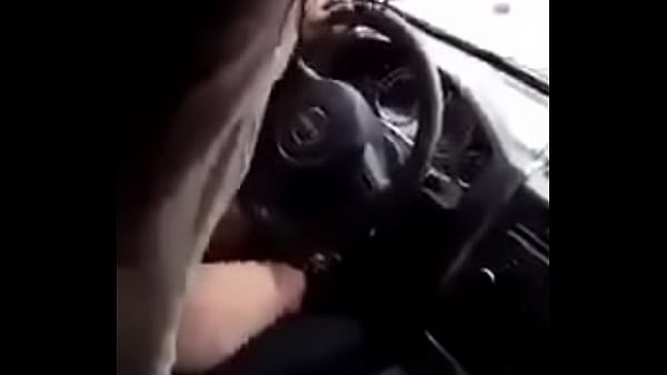 Cojiendo en el carro mientras manejo