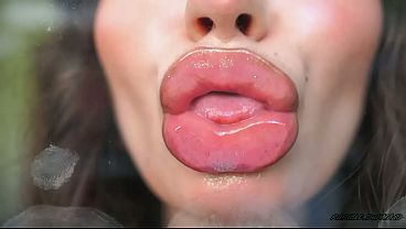 Pillow-soft glitter lipgloss deep kiss