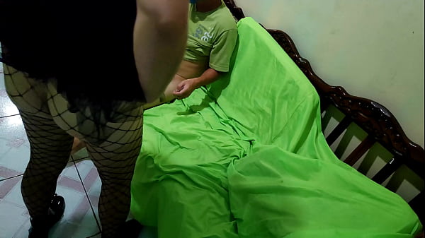 FREE HOMEMADE PORN ON HALLOWEEN!! THE FAT STEPMOTHER INVITES HER STEPSON TO THE WITCH'S CELEBRATIONS AND STARTS TO SENSUALLY RIDE HER STEPSON'S DWARF PENIS. REAL HOMEMADE PORN