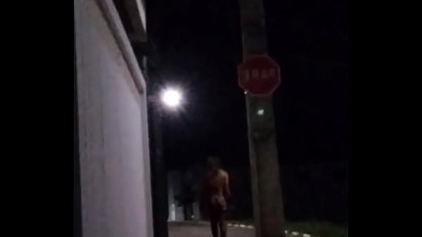 Putinhalee1 se exibindo na rua