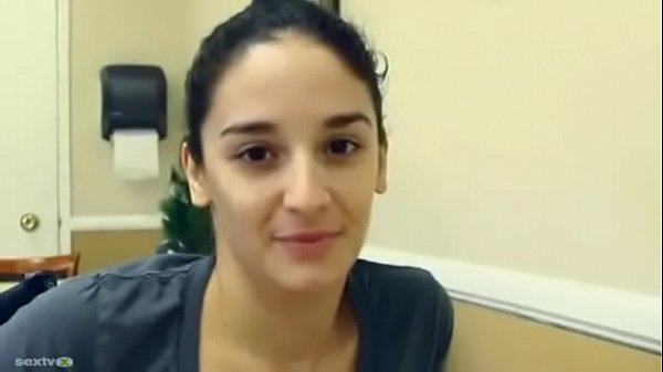 A gostosa modelo v num gangbang