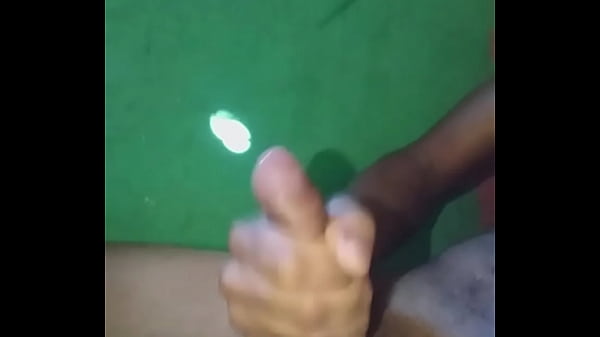 Download Video - Novinho bate uma punheta pensando na novinha