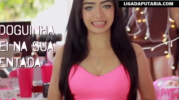 brazilian youtuber shaking the ass