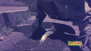 Girl alone at night in a parking lot lowers her pants in public to piss - Sex tape