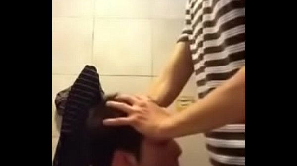 Download Video - Pagando boquete pro amigo