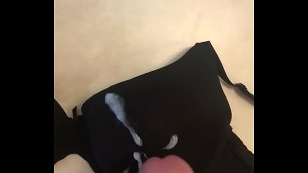Cum on my classmates Bra while she’s swimming
