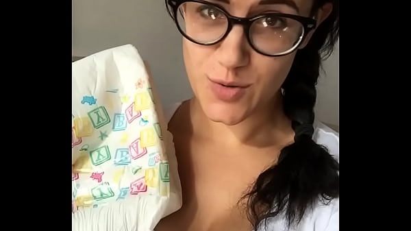 Votre Femme Dit À Votre B.-Sitter Abdl De Vous Mettre Une Couche