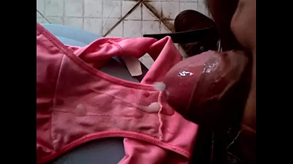 Eyaculando en su calzon de socorro