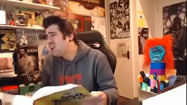 thumb auronsito laughs